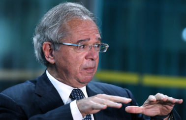 “O IBGE está na idade da pedra lascada”, critica Paulo Guedes após órgão divulgar alta taxa de desemprego
