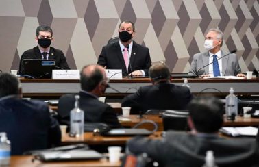 CPI aprova reconvocação de Elcio Franco e pedido para afastar Mayra Pinheiro