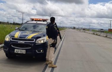 Família que viajava a pé de Alagoas a Sergipe é resgatada pela PRF em rodovia