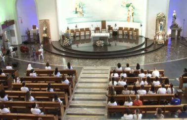 Com presença do viúvo de Paulo Gustavo, Santuário de Irmã Dulce, na BA, realiza missa de 3 meses da morte do ator