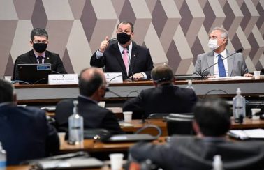 Desfile de blindados evidencia fraqueza de um presidente acuado, diz nota da CPI