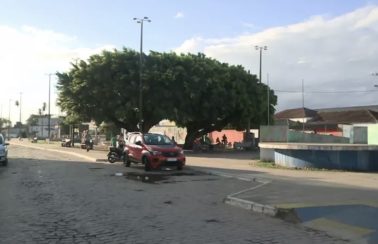 Mulher encontra bolsa com quase R$ 50 mil e devolve à dona, na Paraíba