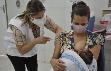 Grávidas e puérperas que receberam dose da AstraZeneca devem tomar vacina da Pfizer na 2ª aplicação no Piauí
