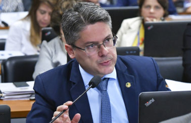 Alessandro Vieira (SE) considera “cortina de fumaça” possível pedido de investigação contra ministros do STF por Bolsonaro