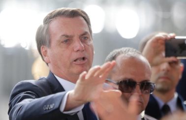 Bolsonaro volta a criticar medidas contra Covid no Ceará: “Quer virar outro país”