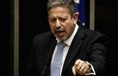 ‘País precisa de mais trabalho e menos confusão’, diz Arthur Lira após Bolsonaro pedir impeachment de ministros do STF