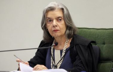 Cármen Lúcia considera ‘graves’ ataques de Bolsonaro às urnas e ordena manifestação da PGR em 24h