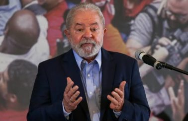 Lula critica militares e diz que só conversará com Forças Armadas se for eleito