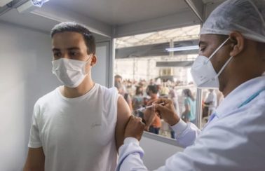 Maceió tem ‘Corujão da Vacina’ para imunizar contra Covid jovens de 18 anos ou mais