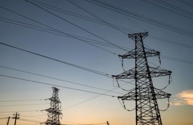 Órgãos públicos federais deverão reduzir consumo de energia de 10% a 20%, define decreto