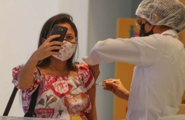 90% da população adulta de Fortaleza já está vacinada com pelo menos uma dose contra a Covid-19