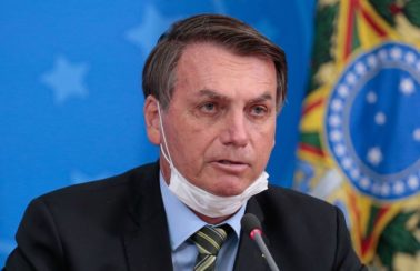 Bolsonaro volta a criticar STF e diz que ministros querem ser “donos do mundo”