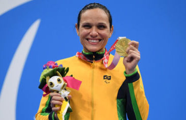 Pernambucana Carol Santiago conquista seu segundo ouro paralímpico na natação