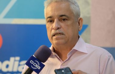 Prefeitura de Teresina prevê acabar meia passagem de ônibus para alunos da rede privada: ‘se pode pagar escola, pode pagar o transporte’