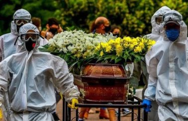 Brasil registra menor média móvel de mortes por Covid-19 em 2021