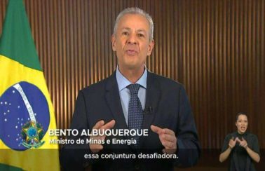 Ministro pede redução de uso de ar condicionado, ferro e chuveiro