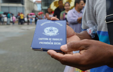 Desemprego em Pernambuco bate novo recorde, dispara e chega a pior taxa do Brasil