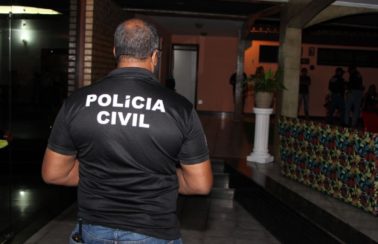 Polícia descobre casa de prostituição que sorteava mulheres por meio de rifas em Salvador