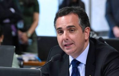 ‘Não se negocia a democracia’, diz presidente do Senado após reunião com governadores