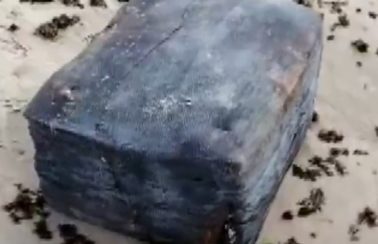 Objeto ‘misterioso’ é encontrado em praia de Amaralina, em Salvador