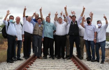 Cumprindo agenda no Nordeste, Bolsonaro participa da assinatura de concessão da ferrovia na Bahia
