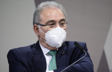 Sem registro definitivo, Coronavac não será usada para 3ª dose, diz Queiroga