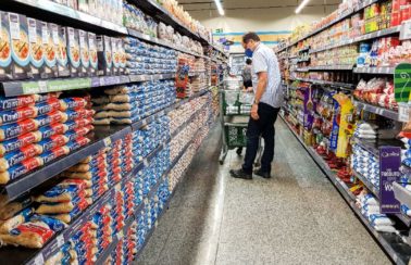 Cesta básica já consome até 65% do salário mínimo, mostra Dieese