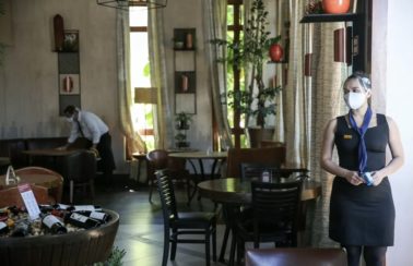 700 empresas já se cadastram em programa que vai pagar metade de salário mínimo de trabalhadores no Ceará