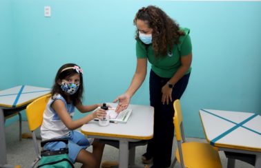 Segunda etapa da retomada das aulas presenciais na Rede Municipal de Fortaleza começou nesta segunda-feira (13)