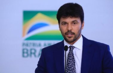 Após Anatel adiar análise de edital, ministro volta a prometer 5G nas capitais até julho de 2022