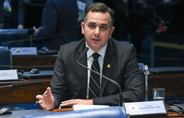 Em derrota dupla de Bolsonaro, Rodrigo Pacheco e Rosa Weber barram MP das fake news
