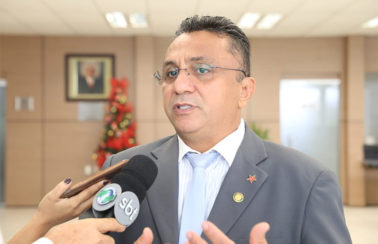Projeto prevê corte de salário de servidor que se recusar a tomar vacina contra covid em Teresina