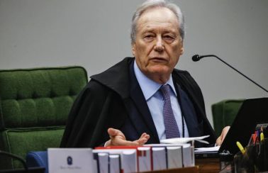 Lewandowski diz que estados e municípios podem decidir sobre vacinação de adolescentes
