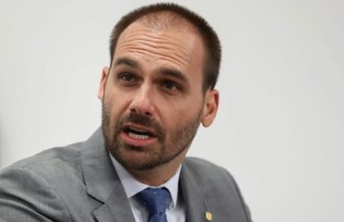 Eduardo Bolsonaro chama prefeito de Nova York de “marxista” em entrevista nos EUA