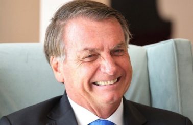 Bolsonaro assina decreto que revoga 892 normas que perderam eficácia ou validade