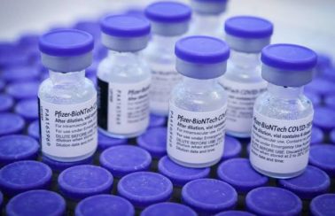 Pfizer pedirá autorização para vacinar menores de 12 anos em poucos dias, diz CEO