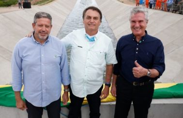 Ao lado de Bolsonaro em Alagoas, Arthur Lira culpa governadores por combustíveis mais caros