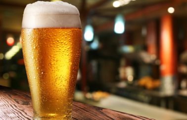 Aumento no preço da cerveja preocupa setor de bares e restaurantes