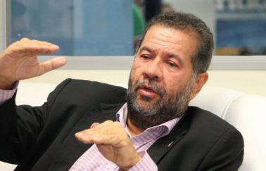 Lupi reforça laços do PDT com DEM e critica Bolsonaro: ‘Profeta da ignorância’