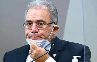 ‘Minha agenda hoje é dormir’, diz ministro da Saúde ao desembarcar no Brasil