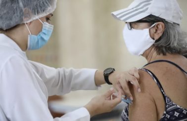 Natal começa a aplicar dose de reforço contra a Covid em idosos a partir dos 70 anos