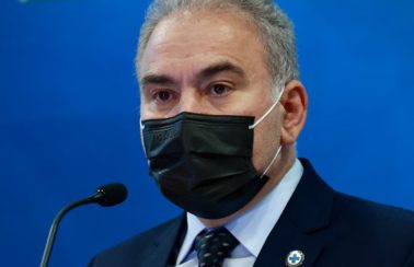 Queiroga condiciona novo contrato da CoronaVac à aprovação definitiva da Anvisa