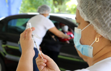 Em Aracaju, 64% da população já completaram o ciclo vacinal contra covid
