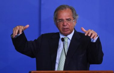 Congresso convida Paulo Guedes a prestar explicações sobre paraísos fiscais