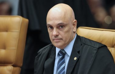 Moraes manda Polícia Federal colher depoimento de Bolsonaro em até 30 dias