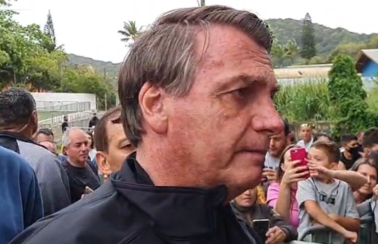 Sem vacina da covid-19, Bolsonaro é barrado de entrar em jogo do Santos