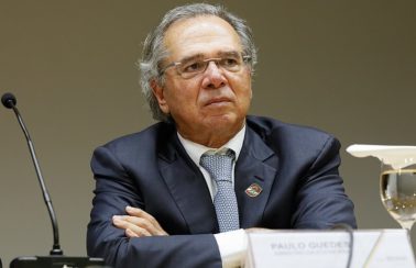Auxílio emergencial só será estendido se houver nova variante da Covid, diz Guedes