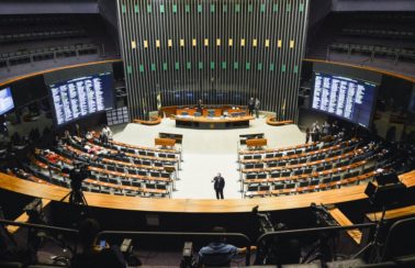 Câmara aprova projeto que muda regra do ICMS sobre combustível