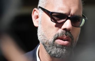Perfil de Allan do Santos no Instagram e canal Terça Livre no YouTube são retirados do ar por ordem judicial