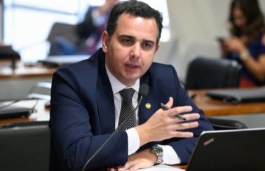Após Bolsonaro anunciar decisão de não se vacinar contra Covid, Pacheco pede a todos que se imunizem
